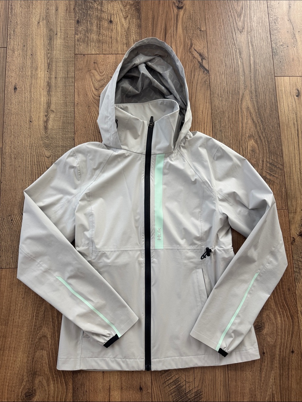 Huk Light Gray Women's Pursuit Windbreaker Jacket